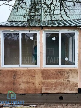остекление крыльца дачного домика раздвижными алюмииниевыми окнами.jpg